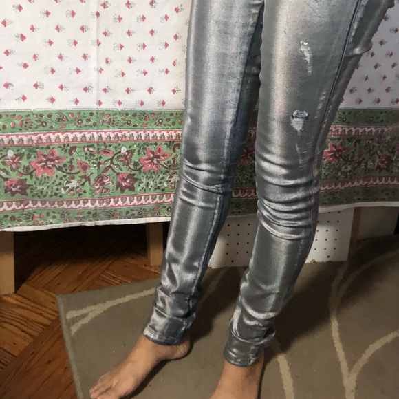 Diesel Skinzee-Low sz 26x32 metallic silver. - Picture 3 of 8